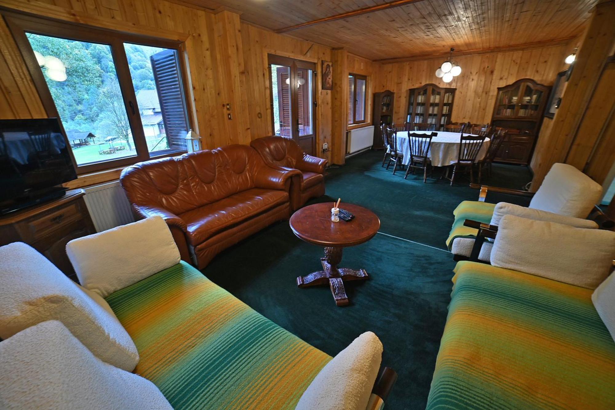 Casa De Vacanta Satic Piatra Craiului La Doi Viermi ภายนอก รูปภาพ